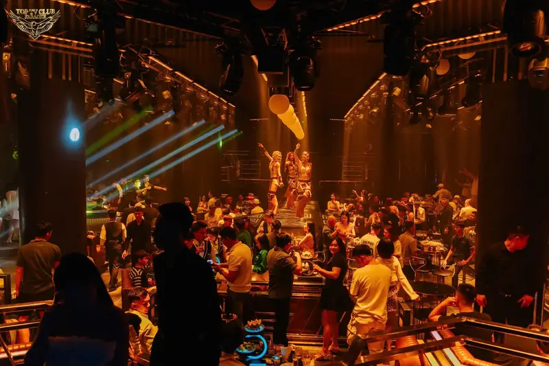 Tiết mục trình diễn trên sân khấu TOP TV Club